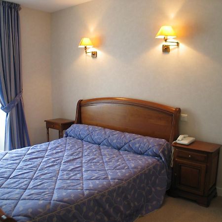 Le Pelican Hotel Rochefort-en-Terre Bagian luar foto