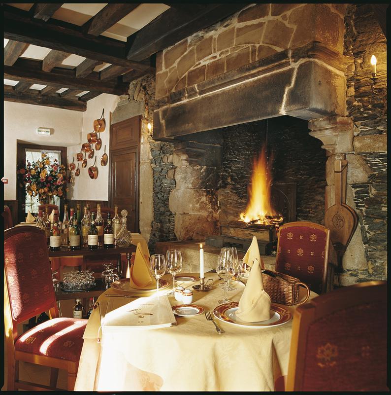Le Pelican Hotel Rochefort-en-Terre Bagian luar foto