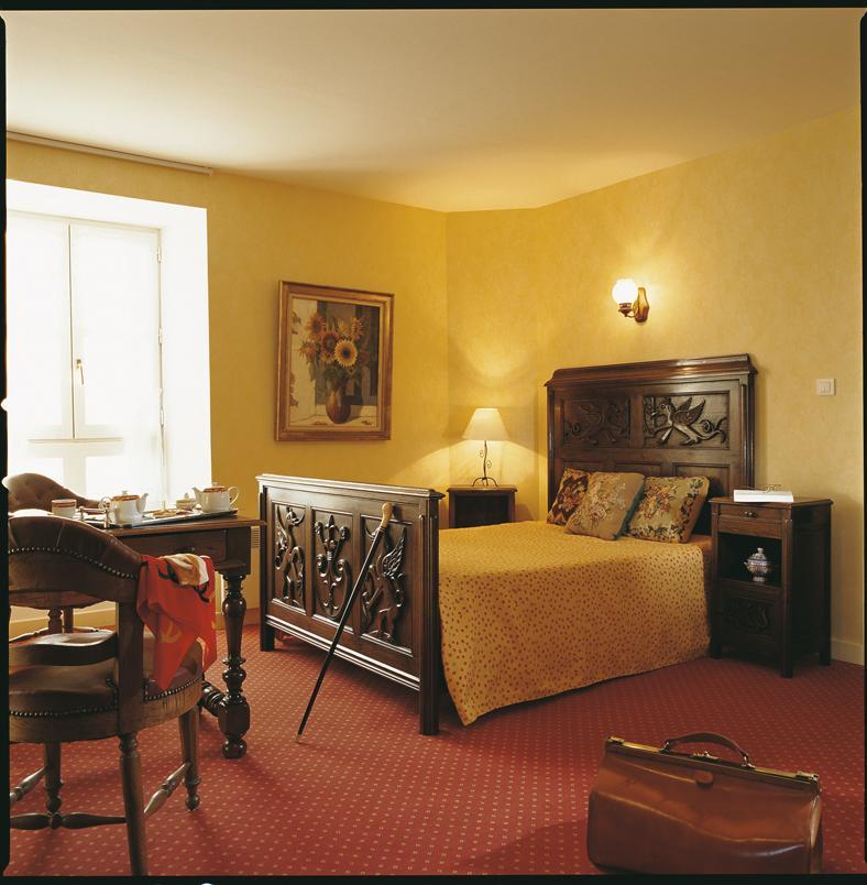 Le Pelican Hotel Rochefort-en-Terre Bagian luar foto