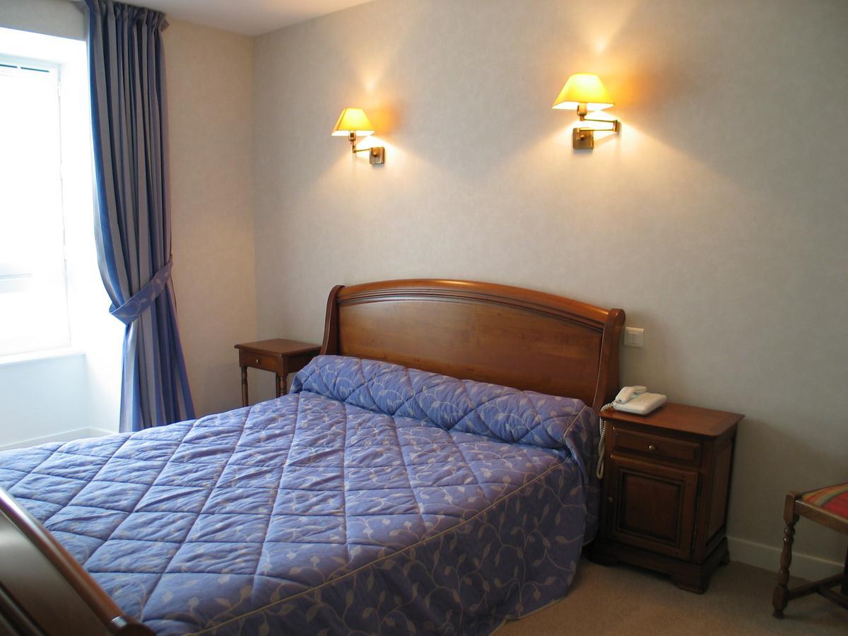 Le Pelican Hotel Rochefort-en-Terre Bagian luar foto