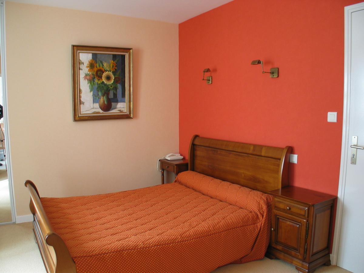 Le Pelican Hotel Rochefort-en-Terre Bagian luar foto